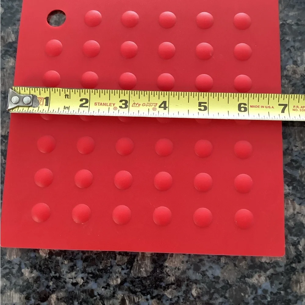SET OF FOUR SILICONE POT HOLDERS